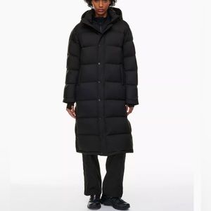 THE SUPER PUFF long in black size xs Aritzia